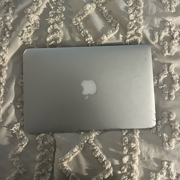 Macbook air Laptop - Picture 1 of 4